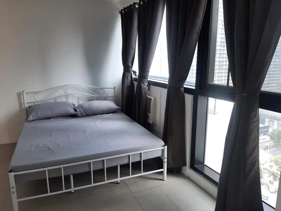 Spacious 2 Bedroom Unit With Pool Manila Exterior photo